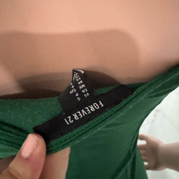 Elegant Green Spaghetti Strap Dress - Picture 4 of 5